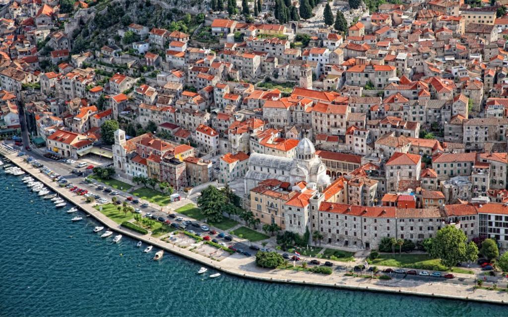 Apartment Simaris - Spacious With Terrace And Sea View Sibenik Luaran gambar