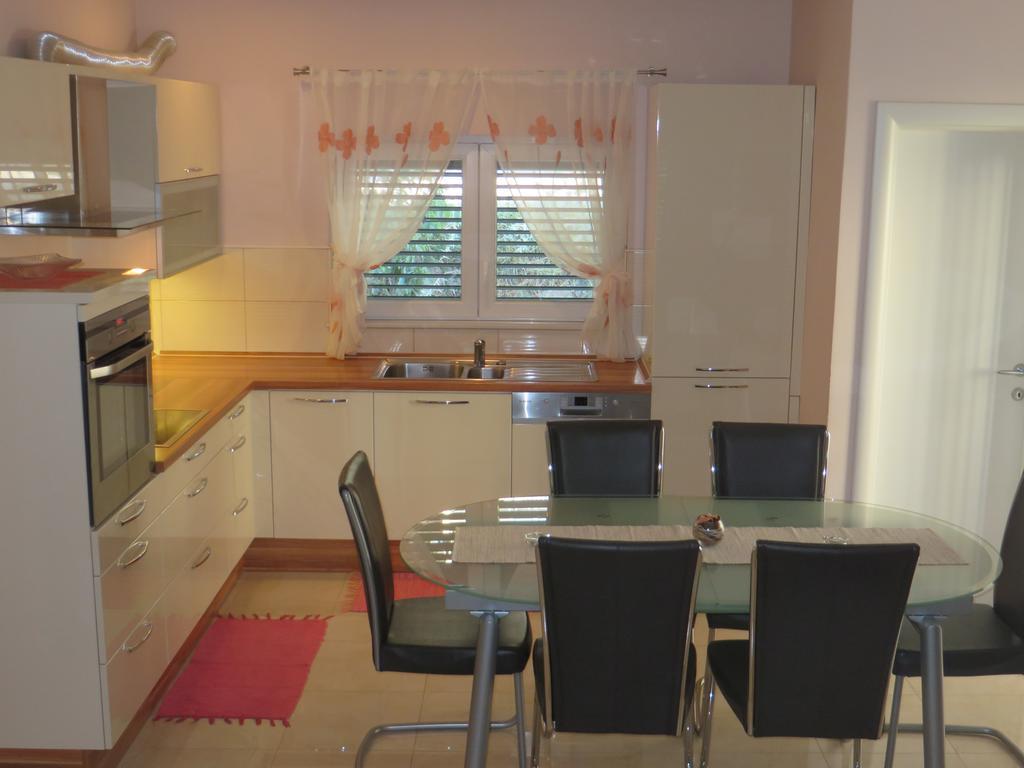 Apartment Simaris - Spacious With Terrace And Sea View Sibenik Luaran gambar