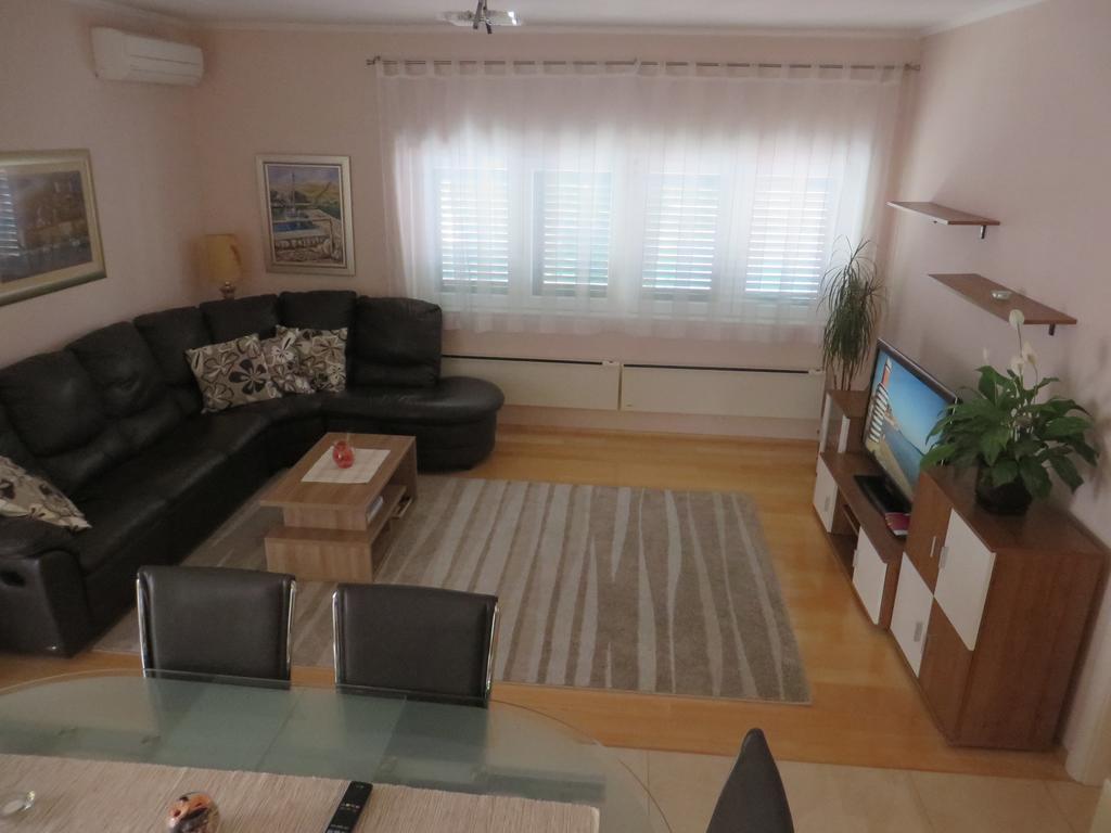 Apartment Simaris - Spacious With Terrace And Sea View Sibenik Luaran gambar