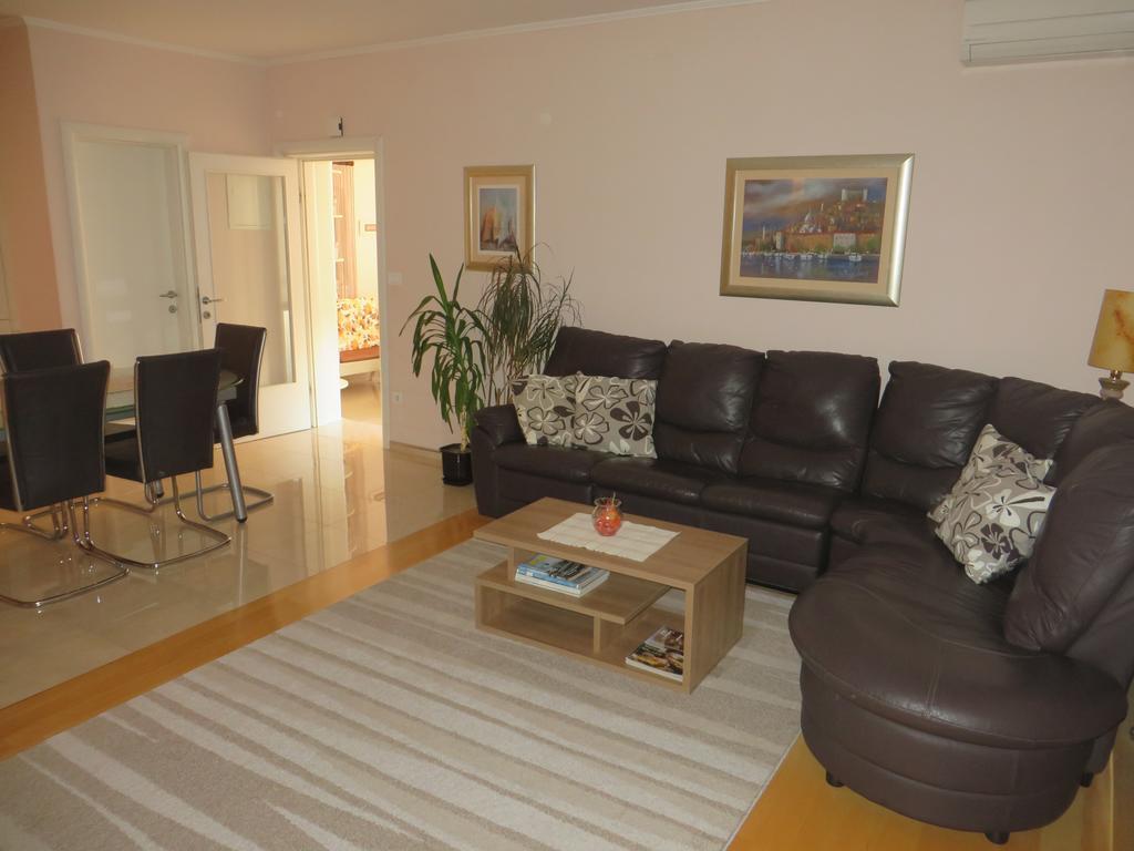 Apartment Simaris - Spacious With Terrace And Sea View Sibenik Luaran gambar