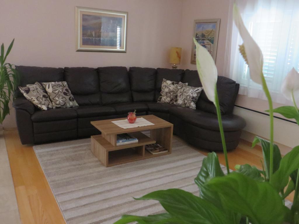 Apartment Simaris - Spacious With Terrace And Sea View Sibenik Luaran gambar