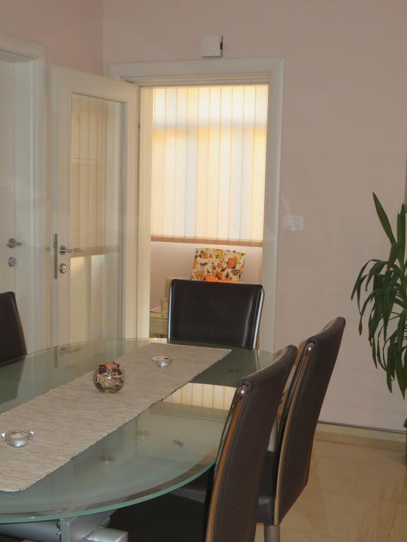 Apartment Simaris - Spacious With Terrace And Sea View Sibenik Luaran gambar