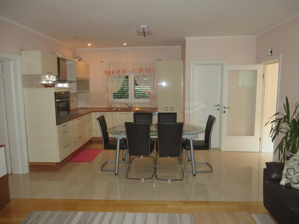 Apartment Simaris - Spacious With Terrace And Sea View Sibenik Luaran gambar