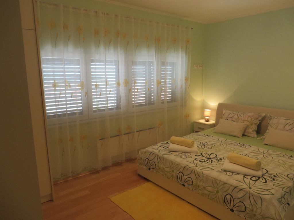 Apartment Simaris - Spacious With Terrace And Sea View Sibenik Luaran gambar