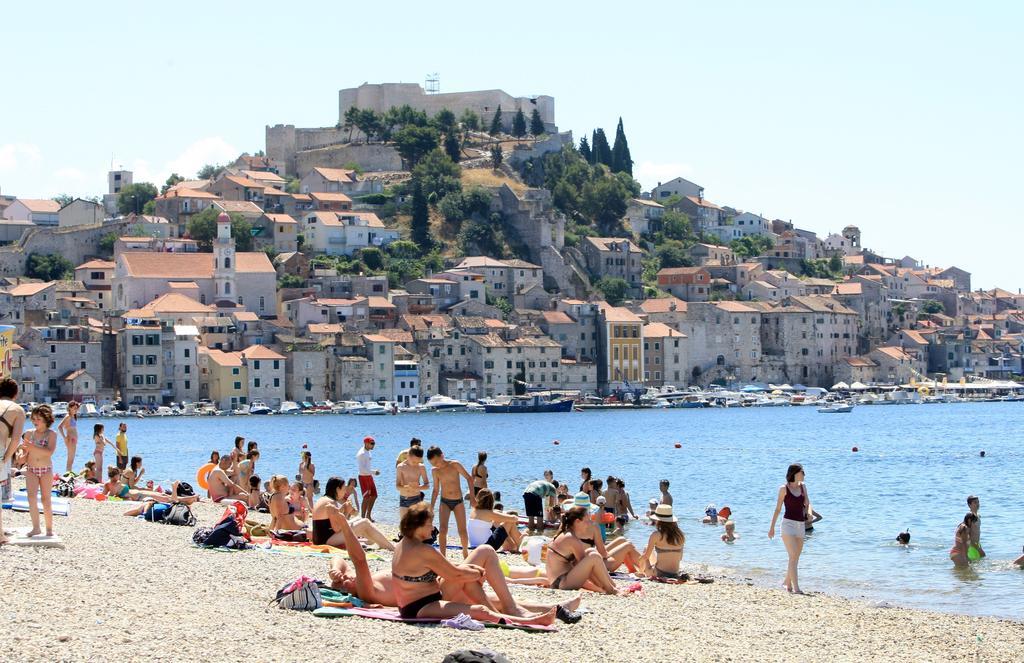 Apartment Simaris - Spacious With Terrace And Sea View Sibenik Luaran gambar